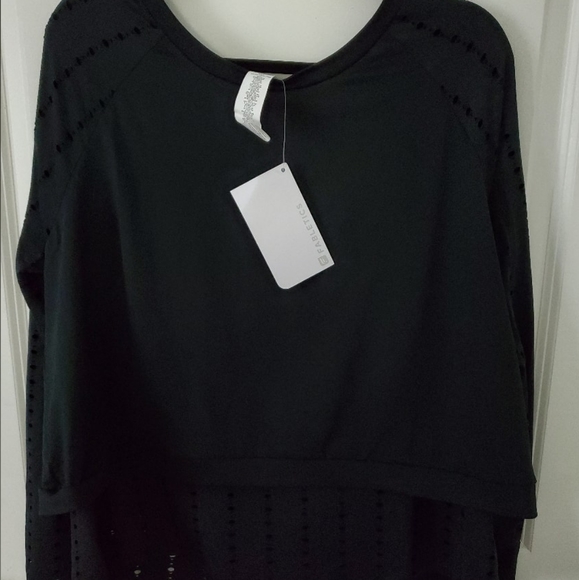 FABLETICS Shelby Perforated Top - Picture 3 of 7